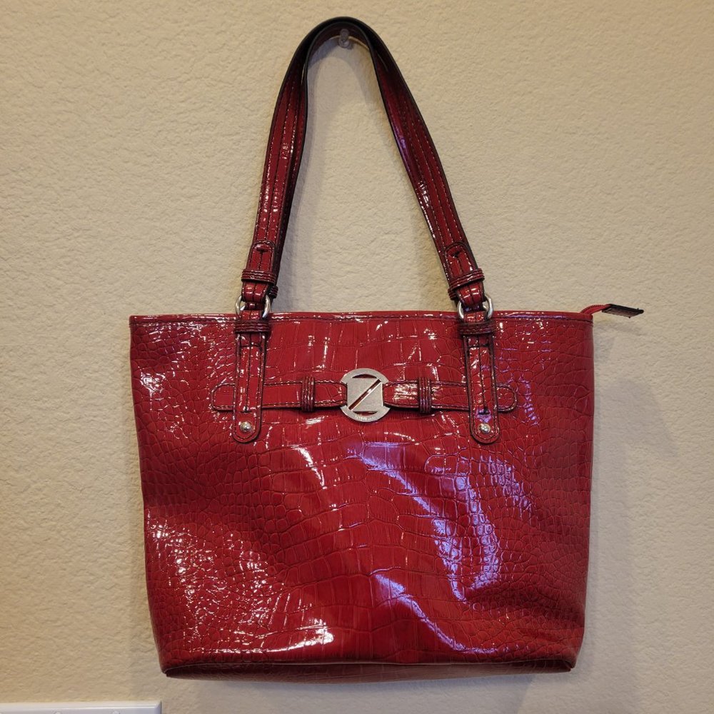 Nine & Co Red Bucket Tote - Picture 4 of 16